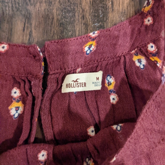 *10/$25* Women's Hollister Burgundy Cold Shoulder Shirt Top -Size Medium - Picture 2 of 6